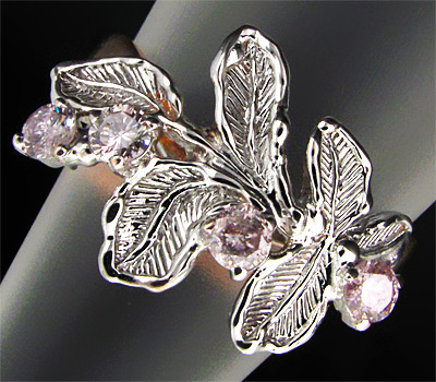 Золото Кольцо с четырьмя розовыми бриллиантами