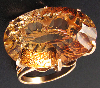 Золото Кольцо с топазом империал