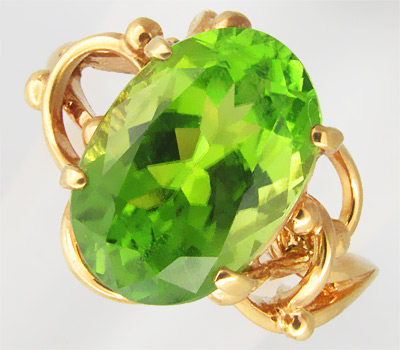 Золото Кольцо с красивым ярким перидотом