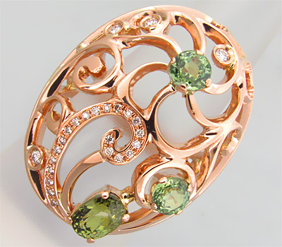 Золото Ажурное кольцо с потрясающими демантоидами гранатами и бриллиантами