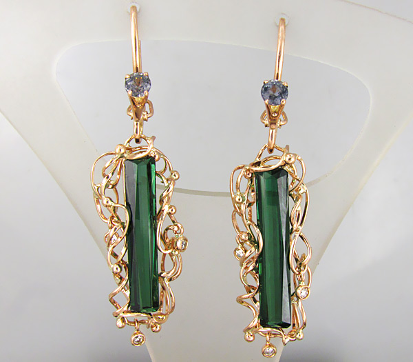 Золото Серьги, инкрустированные чистейшими зелеными турмалинами