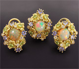 Комплект (кольцо + серьги) с эфиопскими опалами, бриллиантами, танзанитами и перидотами