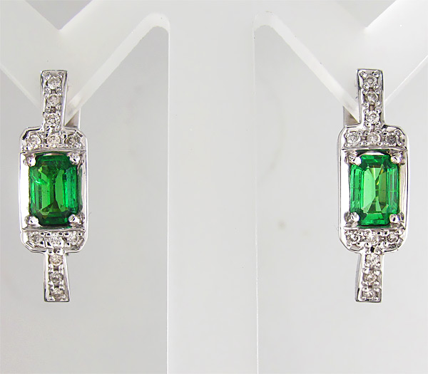 Золото Cерьги, инкрустированные цаворитами гранатами и 24-я бриллиантами