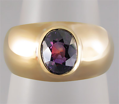 Золото Кольцо с сапфиром с александритовым эффектом