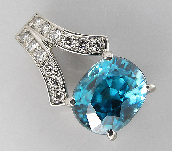 Золото Кулон с пронзительно-голубым цирконом