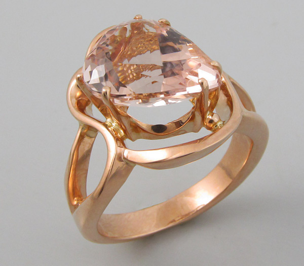 Золото Кольцо с чистейшим морганитом