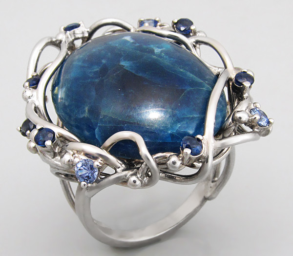 Серебро 925 Кольцо с крупным кабошоном апатита и сапфирами