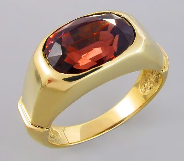 Золото Перстень с чистейшим оранжевым цирконом
