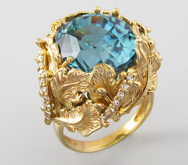 Золото Кольцо с красивейшим цирконом и бриллиантами