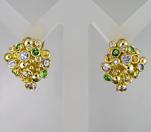 Золото Серьги с цаворитами гранатами, желтыми сапфирами, танзанитами и бриллиантами