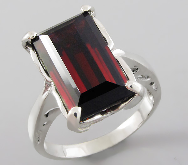 Серебро 925 Кольцо с гранатом