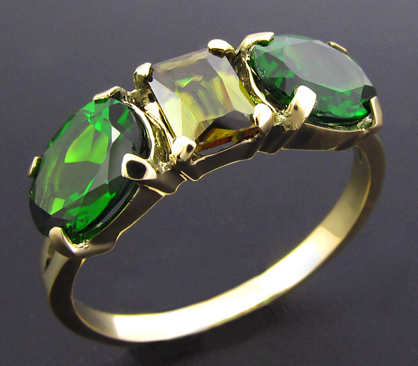 Золото Кольцо с хромдиопсидами и сфеном