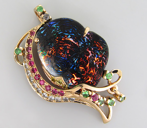 Золото Кулон с фантастическим болдер опалом, цаворитами гранатами и разноцветными сапфирами
