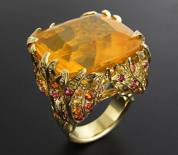 Золото Кольцо с мексиканским огненным опалом и разноцветными сапфирами