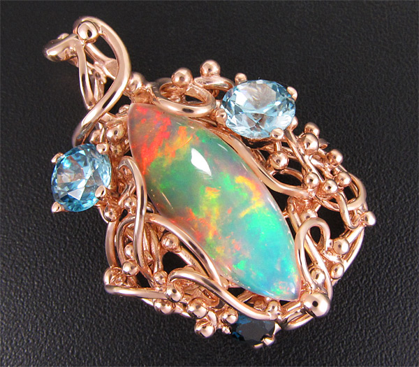 Серебро 925 Кулон с эфиопским опалом, гранатом с александритовым эффектом и парой цирконов