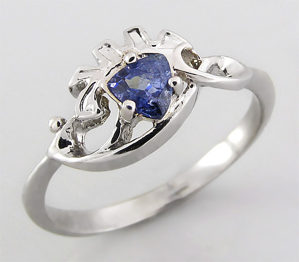 Серебро 925 Кольцо с бенитоитом