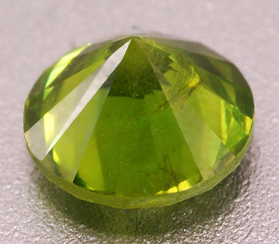 Уральский демантоид с "конским хвостом" 0,78 карат