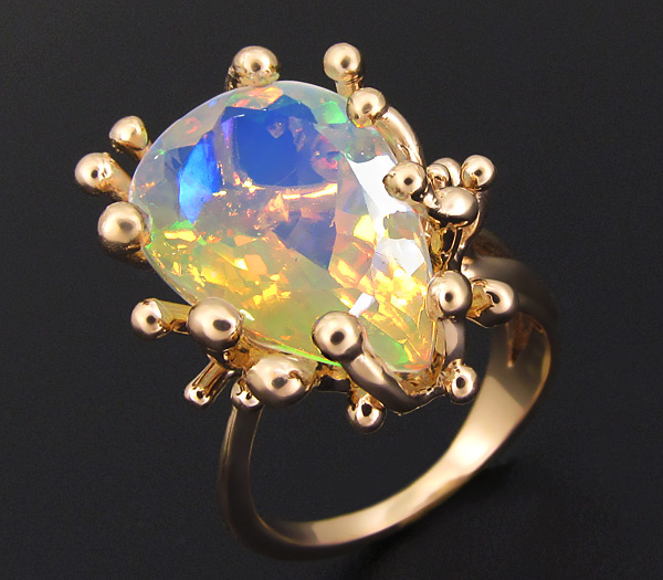 Золото Кольцо с крупным ограненным эфиопским опалом
