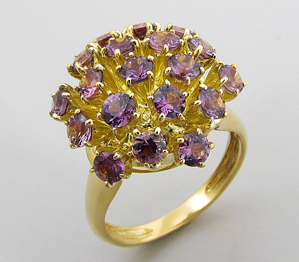 Золото Кольцо с гранатами с александритовым эффектом