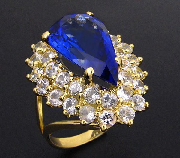 Золото Кольцо с танзанитом и бесцветными сапфирами