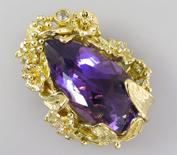 Золото Кулон с аметистом и сапфирами