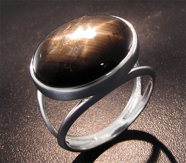 Золото Кольцо со звездчатым сапфиром