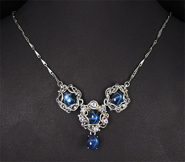 Серебро 925 Колье со звездчатыми сапфирами и 6 танзанитами