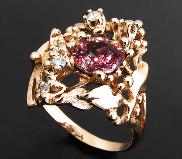 Золото Кольцо с сапфиром со сменой цвета и бриллиантами