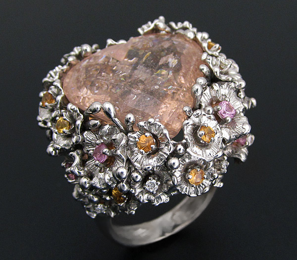 Золото Кольцо с морганитом, разноцветными сапфирами и бриллиантами