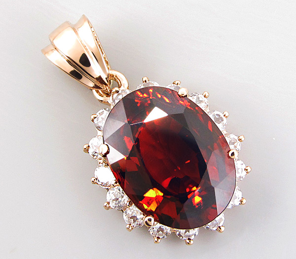 Золото Кулон с крупным спессартином гранатом и лейкосапфирами
