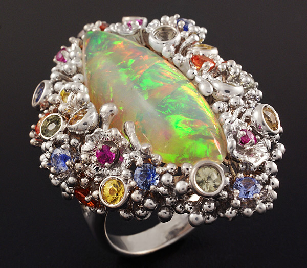 Золото Кольцо с эфиопским опалом и разноцветными сапфирами