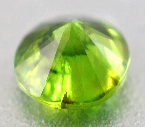 Уральский демантоид 0,15 карат. "Конский хвост"