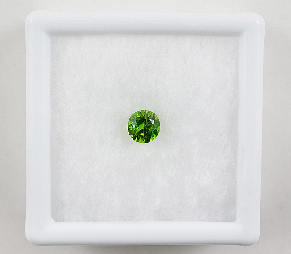 Уральский демантоид 0,15 карат. "Конский хвост"