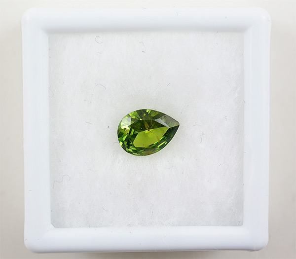 Уральский демантоид 0,65 карат. "Конский хвост"