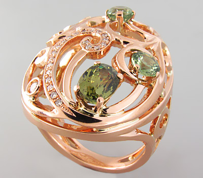 Ажурное кольцо с потрясающими демантоидами гранатами и бриллиантами
