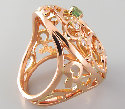Ажурное кольцо с потрясающими демантоидами гранатами и бриллиантами
