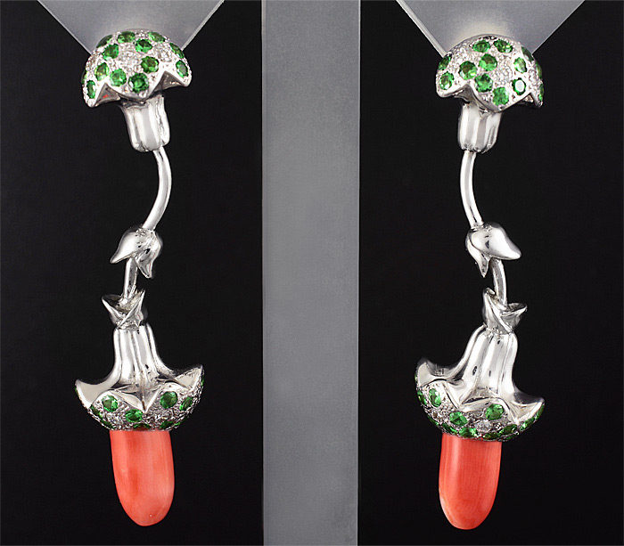 Золото Серьги с solid кораллами, цаворитами гранатами и бриллиантами