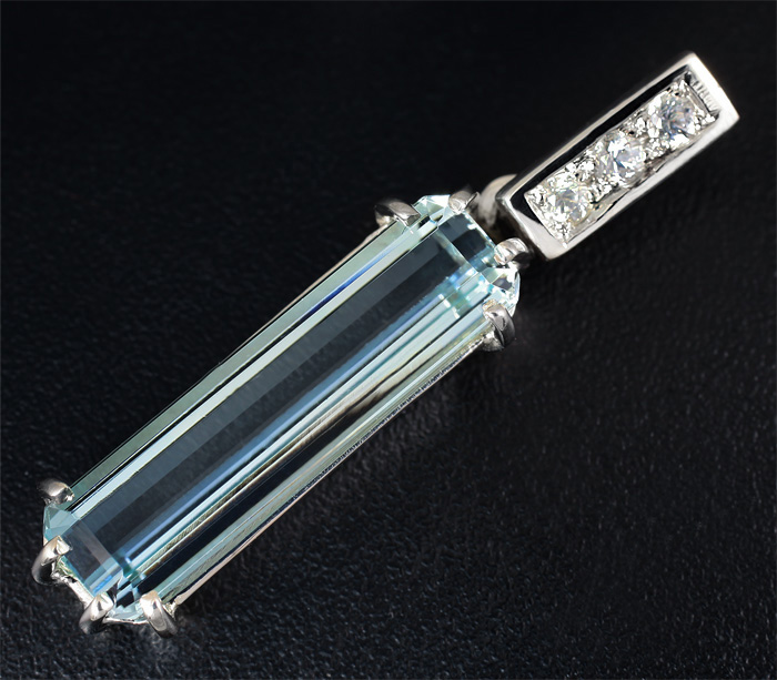 Серебро 925 Кулон с аквамарином и бесцветными сапфирами