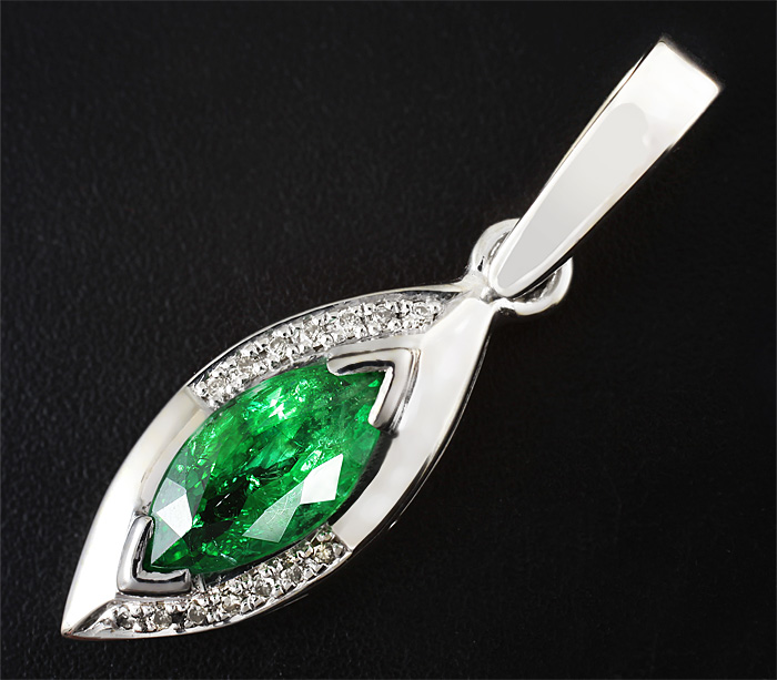 Золото Кулон с цаворитом гранатом и бриллиантами