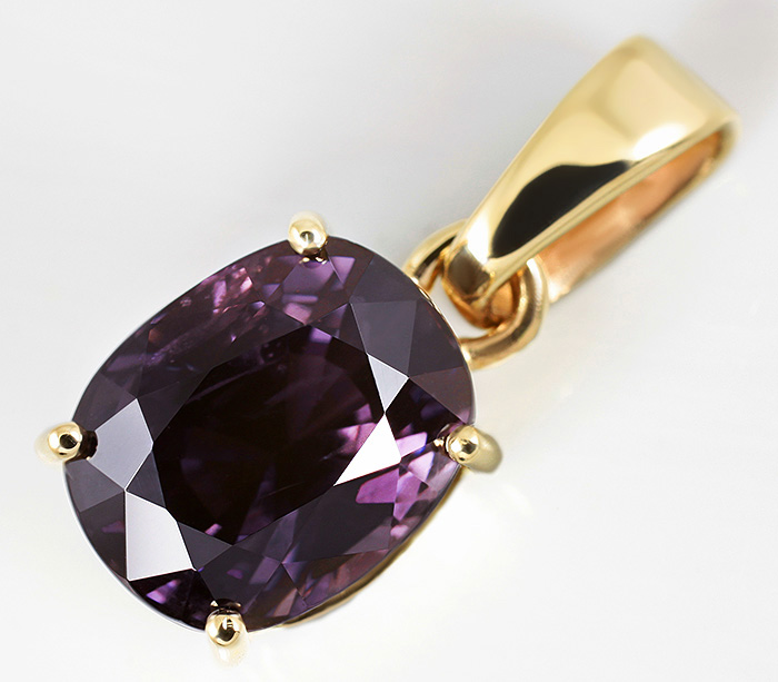 Золото Кулон с фиолетовой шпинелью