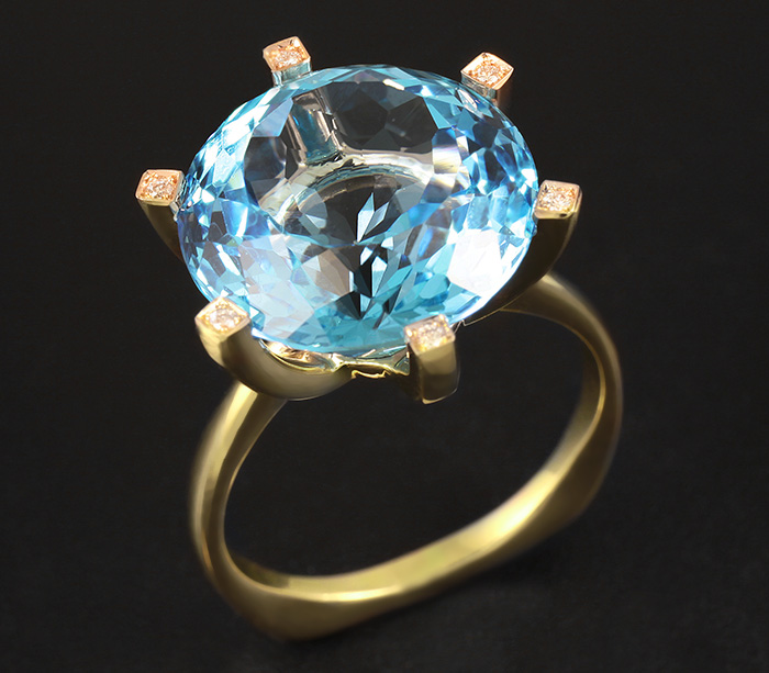 Золото Кольцо с топазом и бриллиантами