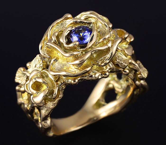 Золото Кольцо c бенитоитом