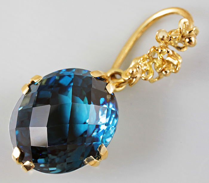 Золото Кулон с топазом