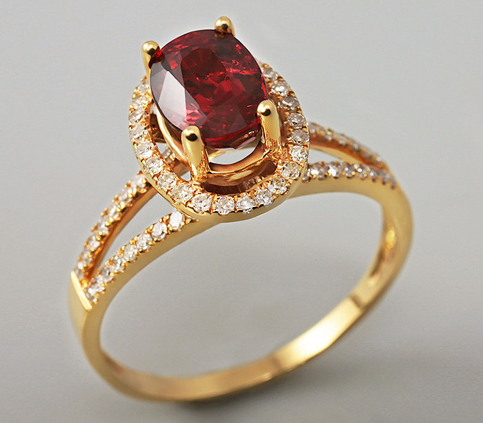 Золото Кольцо со шпинелью и бриллиантами