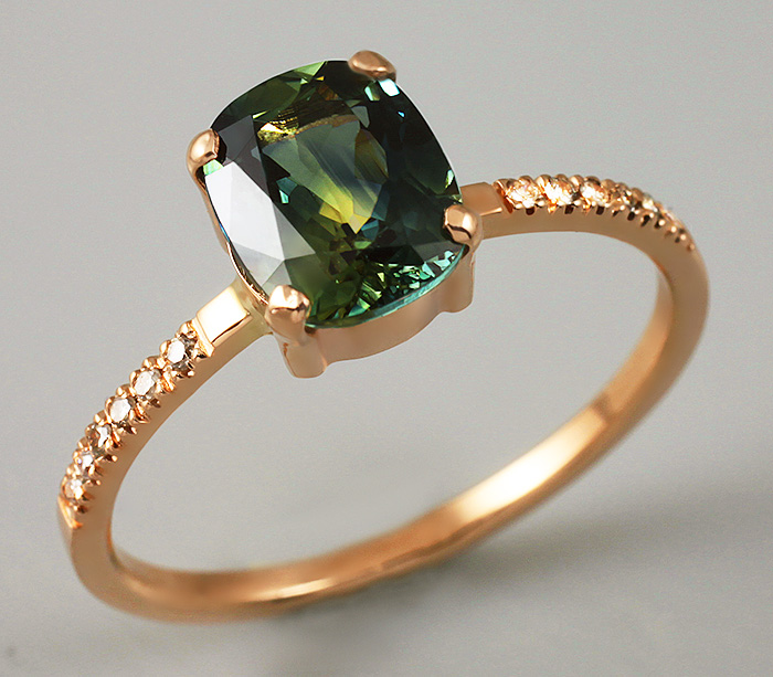 Золото Кольцо с полихромным сапфиром и бриллиантами