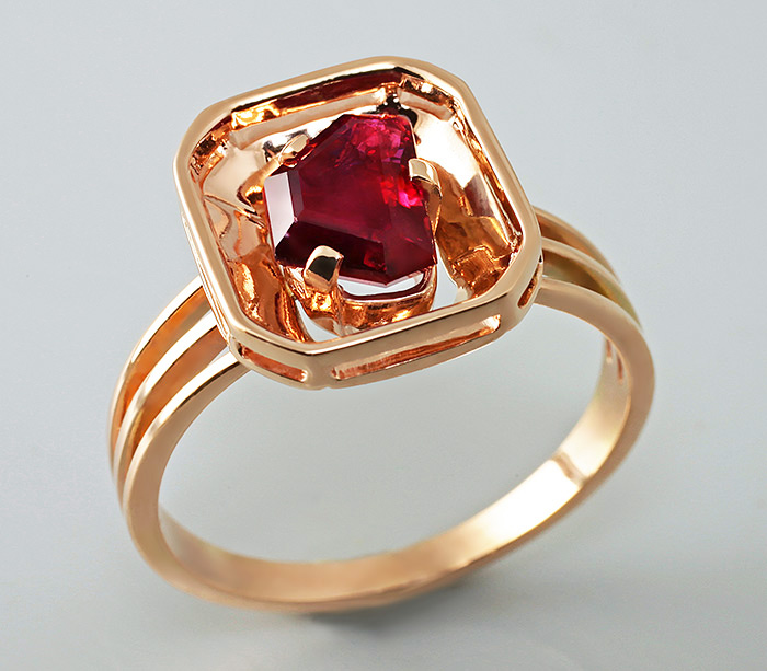 Золото Кольцо с рубином