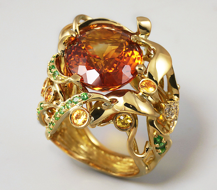 Золото Кольцо с золотисто-оранжевым цитрином, сапфирами, цаворитами и бриллиантами