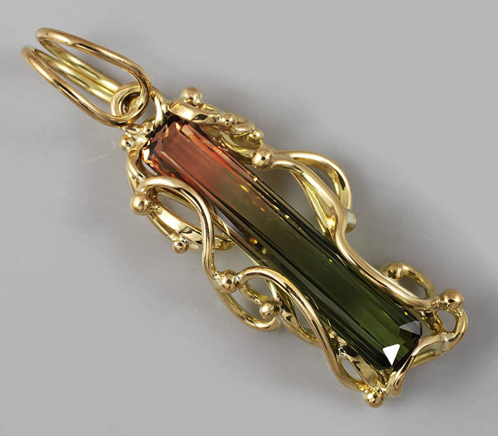 Золото Кулон с трехцветным турмалином