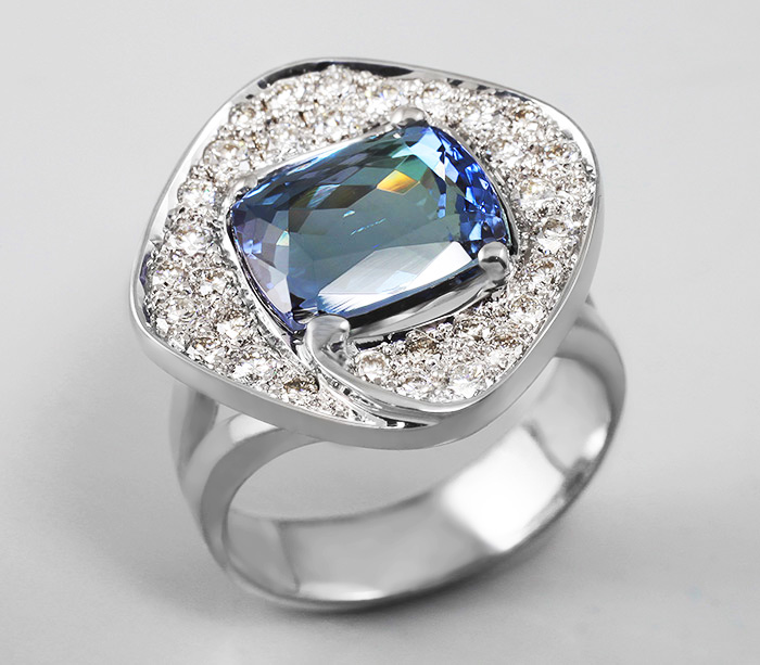 Золото Кольцо с полихромным танзанитом и бриллиантами