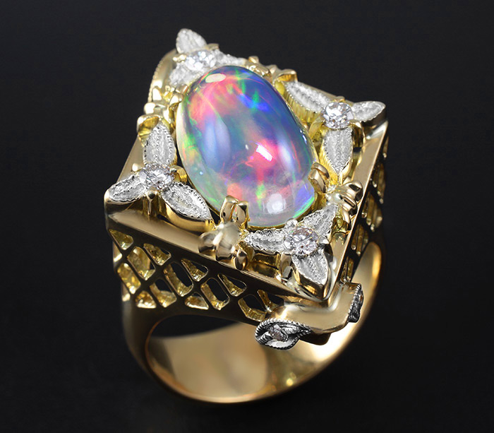 Золото Кольцо c эфиопским опалом и бриллиантами